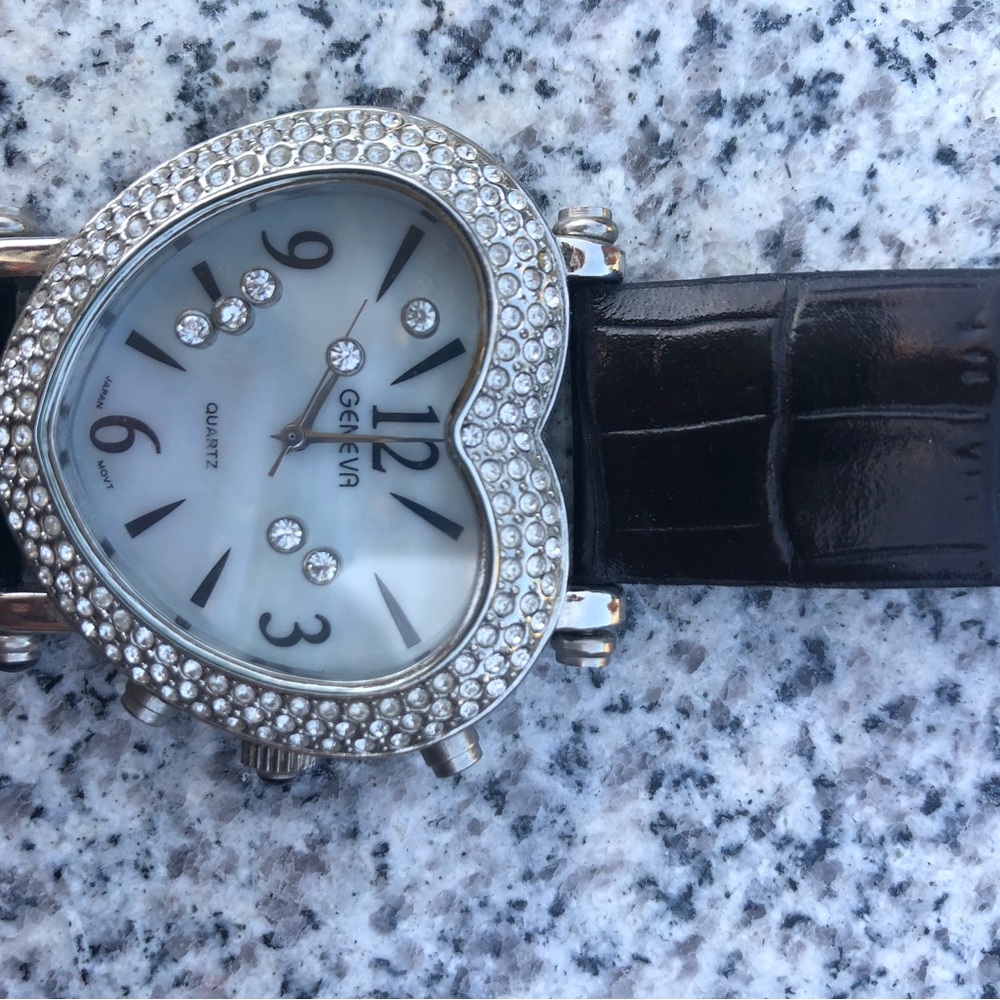 Ladies Geneva crystal heart watch - Picture 2 of 4